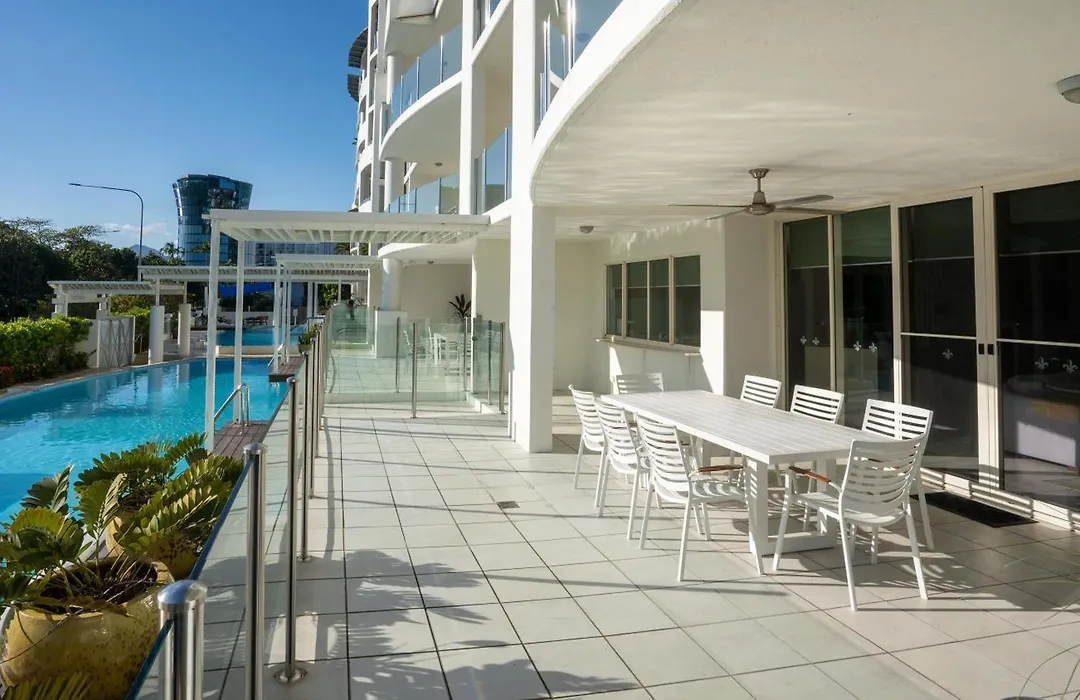 Waters Edge Apartment Cairns-1